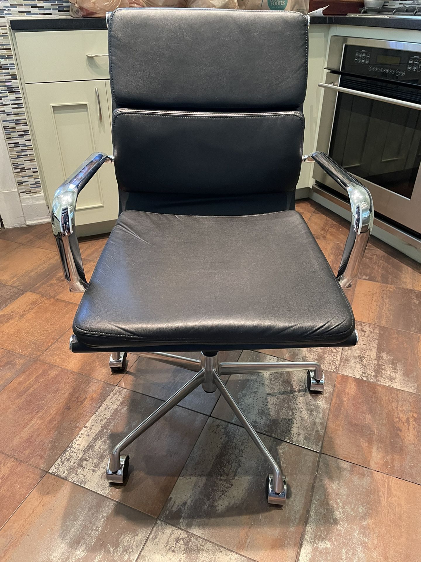 Black Leather And Chrome Office Chair 