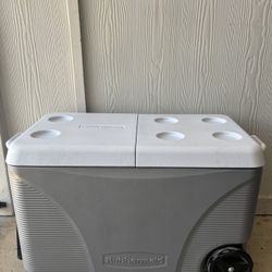 Rubbermaid Cooler