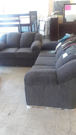 2PCS- SOFA & LOVESEAT. VERY STRONG SET