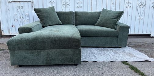 Free Delivery 🚚 Green Jonathan Louis Sectional Sofa Couch Like New