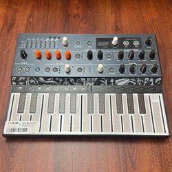 Arturia Microfreak 25 Key Hybrid Synthesizer 