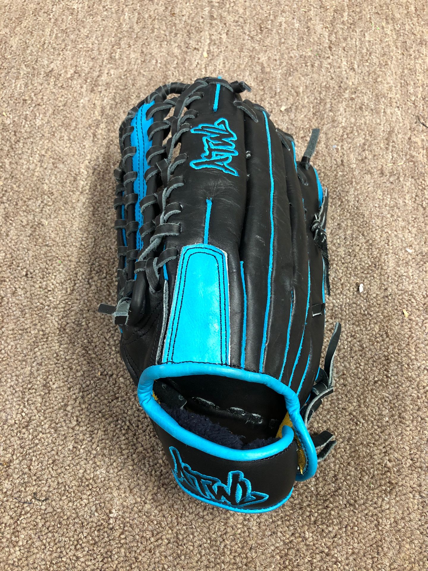 Slow pitch softball glove