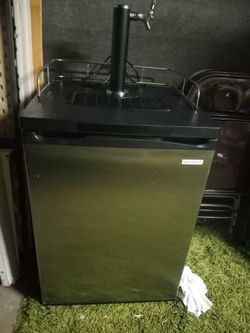 Insignia beverage cooler kegerator