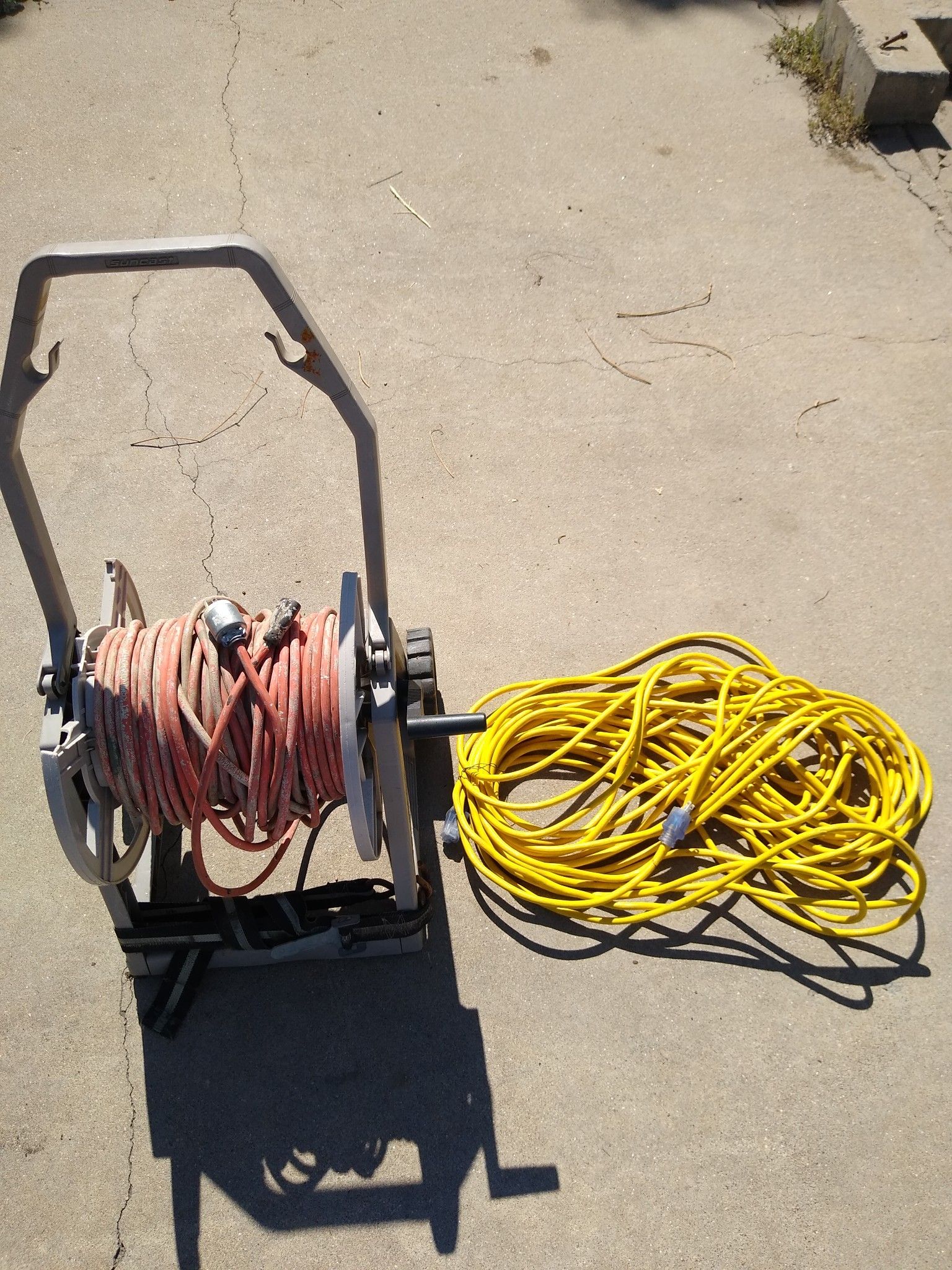TWO HEAVY DUTY 10 GUAGE 100 FOOT EXTENSION CORDS