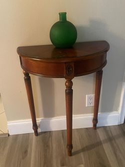 Corner table