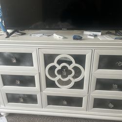 Modern White & Black Mirrored Dresser – Elegant Statement Piece (9 Drawer Storage)