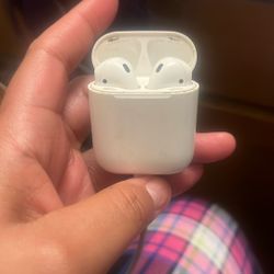  2 Working Pair  Of Apple Airpods with Charging Case, 2nd Gen 