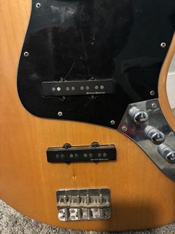 🎸 Squier by Fender Jazz Bass – Natural Finish – 4 String