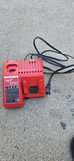 cargador milwaukee