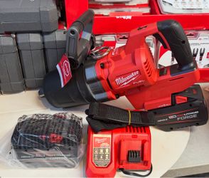 Milwaukee M18 FUEL Blower with Battery and Charger