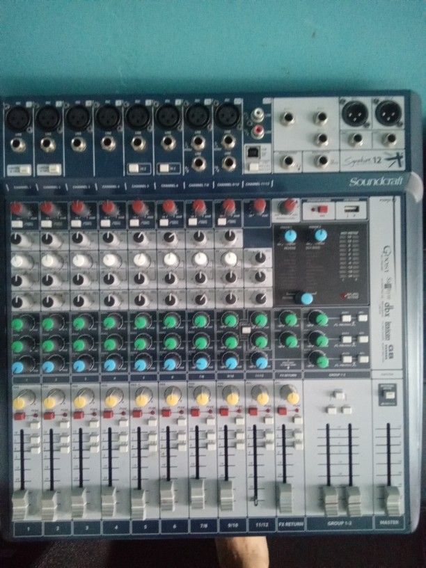 Mezcladora Soundcraft 12 Canales