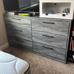 Bedroom Furniture - Full (mattress Not Included)