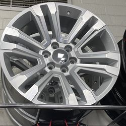 ​22x9.5 Gloss Black Wheels (Silverado)