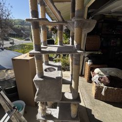 Large Cat Tree / Cat Condo – Approx. 6 ft Tall 