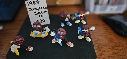 Vintage 1988 California Raisins (6)