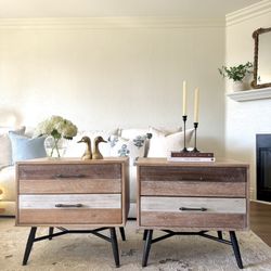 Set Of 2 Nightstands 