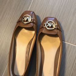 Great Condition Michael Kors Flats In Camel Brown