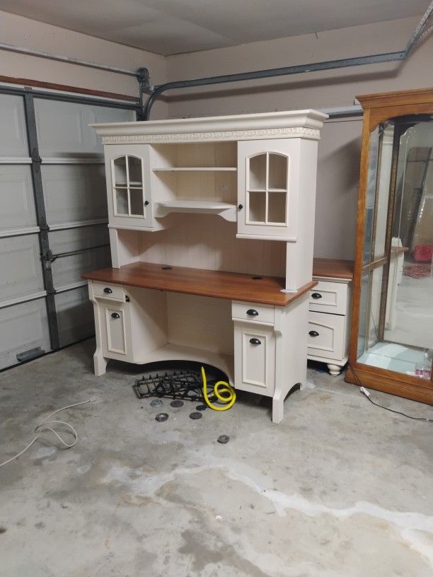 office desk 