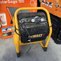 Dewalt 2.5 gallon air compressor heavy duty machin e