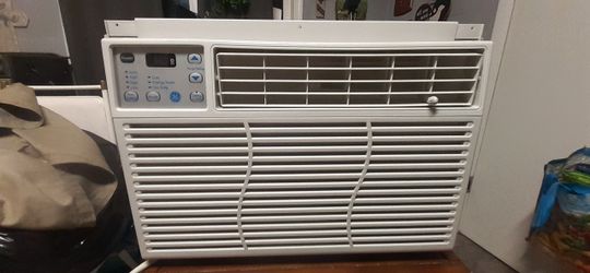 G.E. 8,000 BTU AIR CONDITIONER EXCELLENT CONDITION READ BELOW 