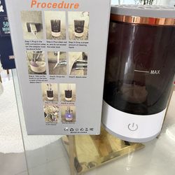 Makeup brush cleaner