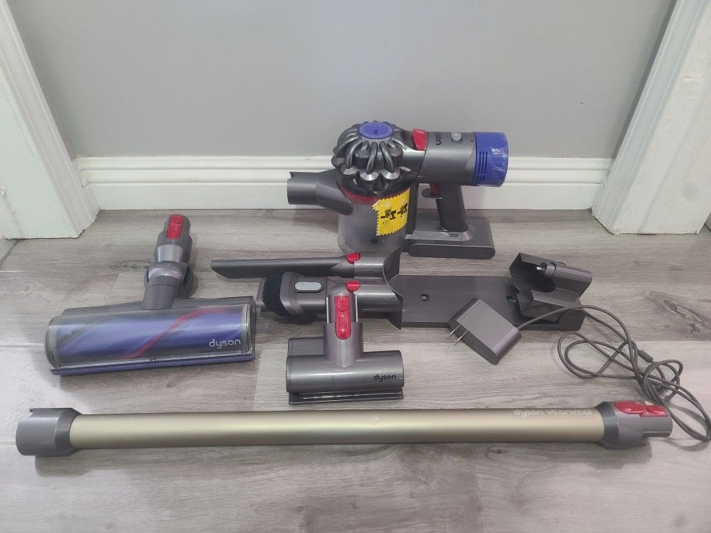 Dyson V8 Animal   Cordless  Vacuum (Price Is Firm)