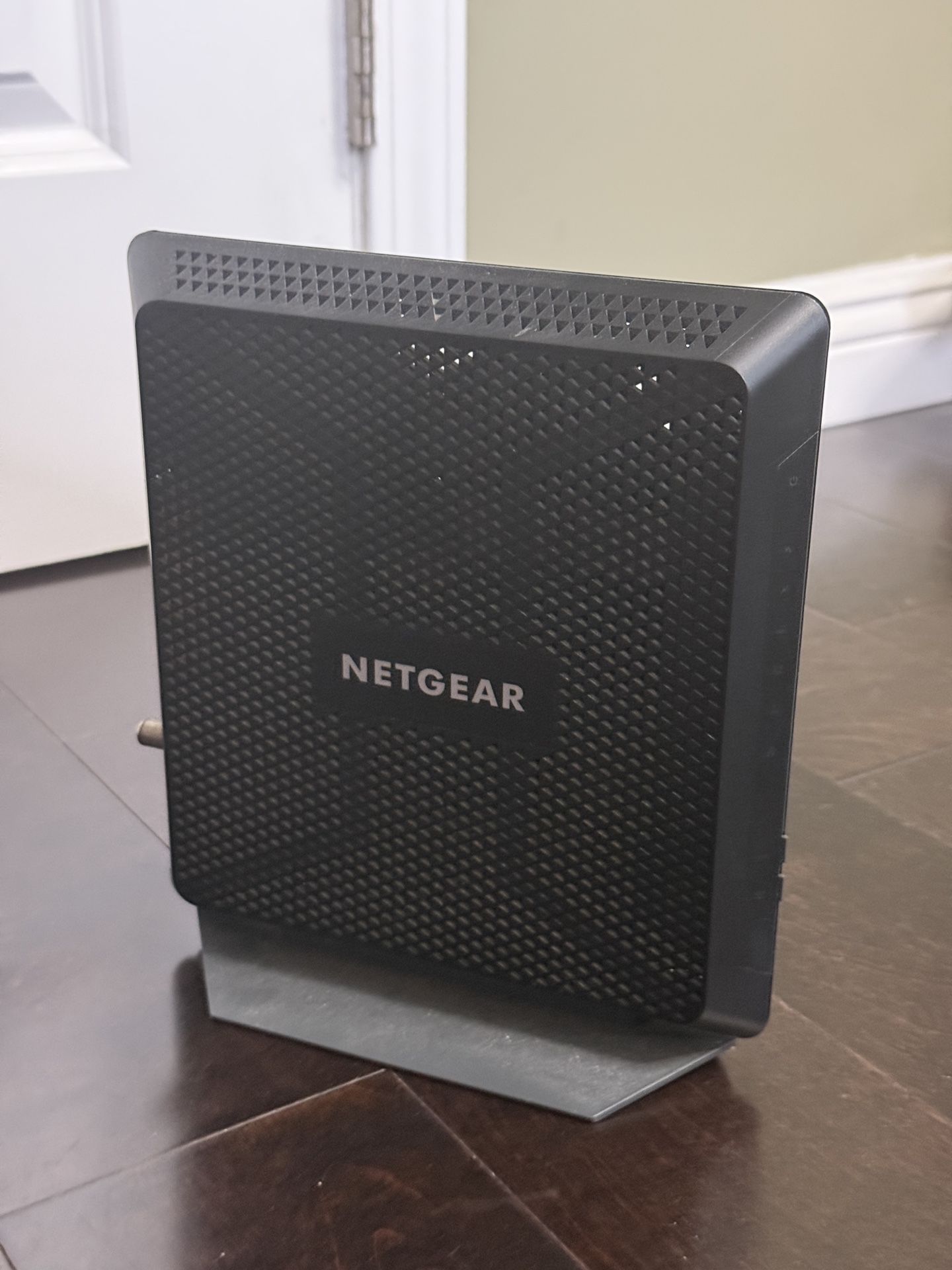 Nighthawk AC1900 WiFi Cable Modem Router
