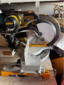 Table saw DeWalt DW706 12” Double Bevel Compound Miter Saw