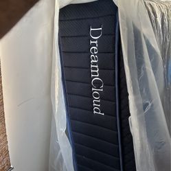 Dream Cloud Queen size firm Mattress