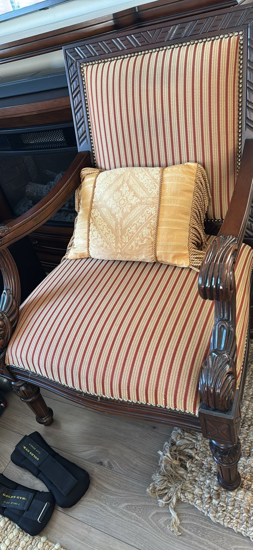 Set Of Two Chairs Las Dos Por $140