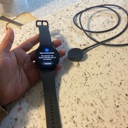 Samsung Watch 5 With Charger 