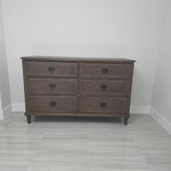 5 Pieces of Furniture (including 1 Mattress)