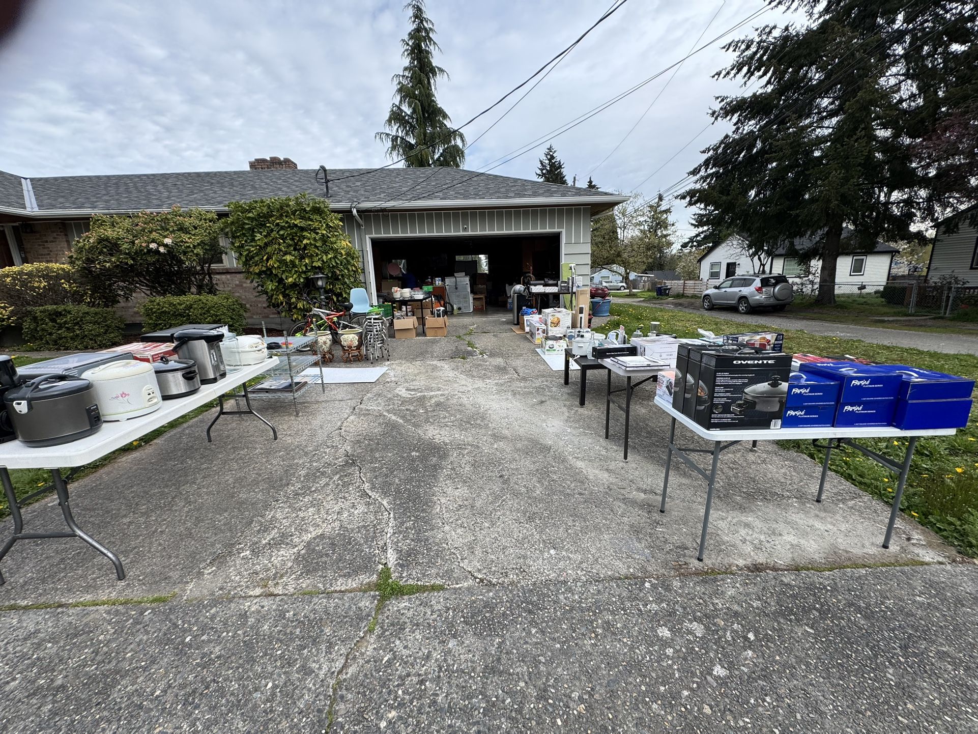 GARAGE  SALE 
