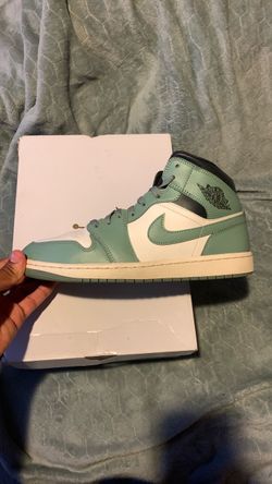 Women’s Jordan 1’s