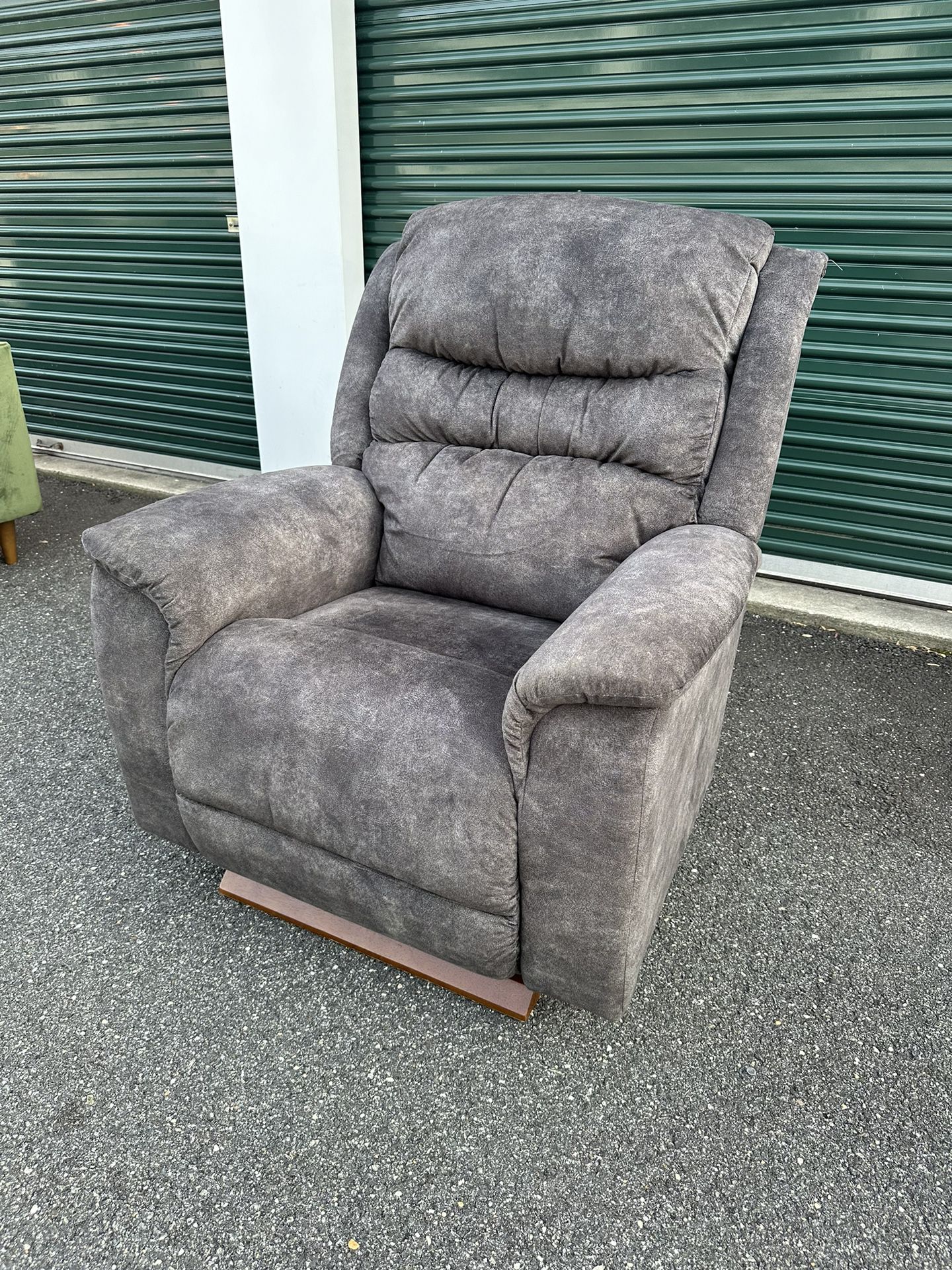 NEW Lazy Boy Electric Recliner FREE DELIVERY 