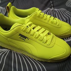 Brand New "PUMA Roma Shoes" 