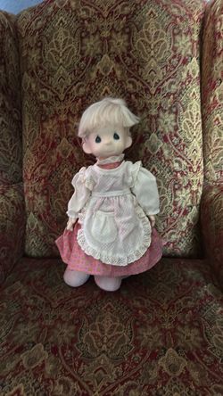 Precious Moments Doll – Sweet Vintage Girl in Pink & White 🌸