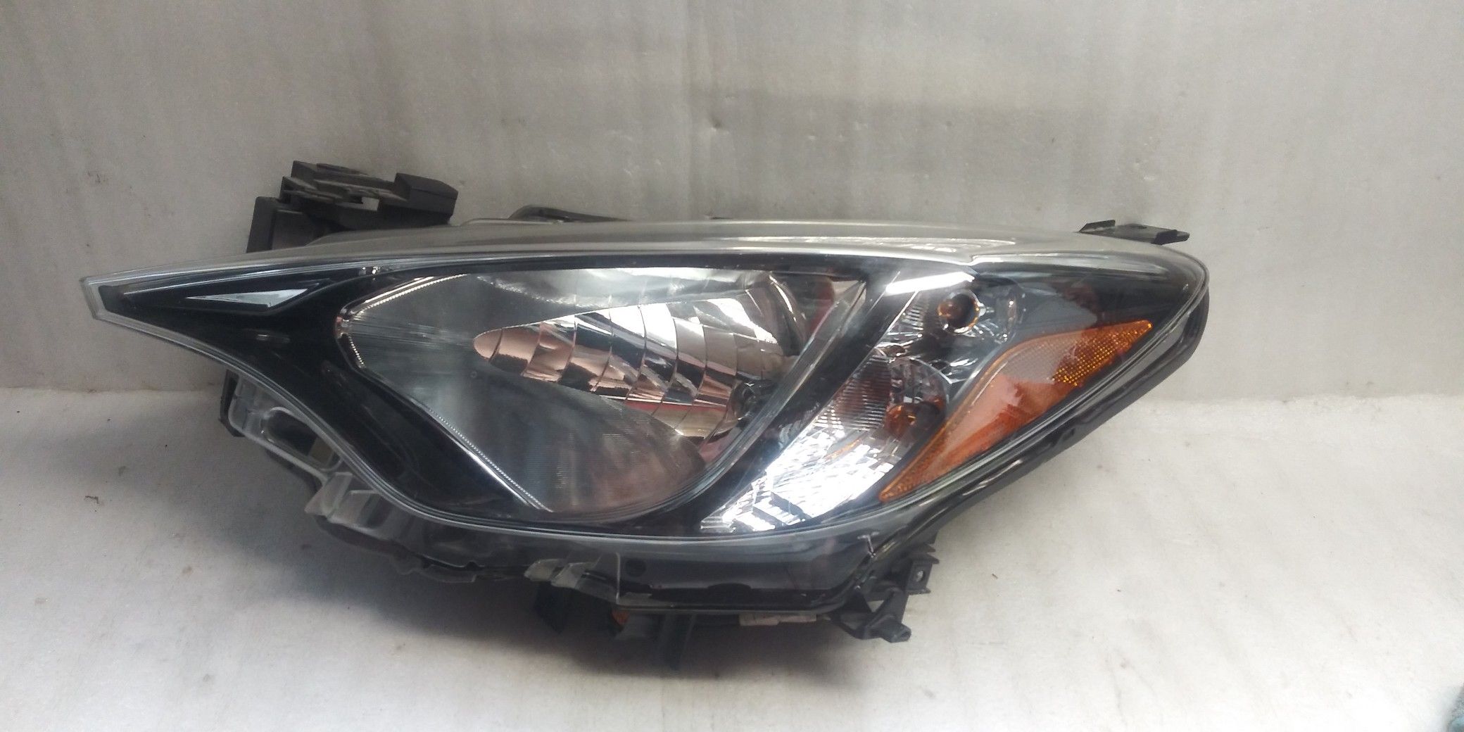 2016 2017 2018 Toyota Scion iA headlight