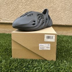 Yeezy Foam Runner Onyx Size 15