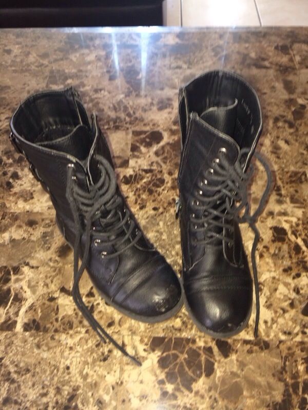 Girls size 10 boots