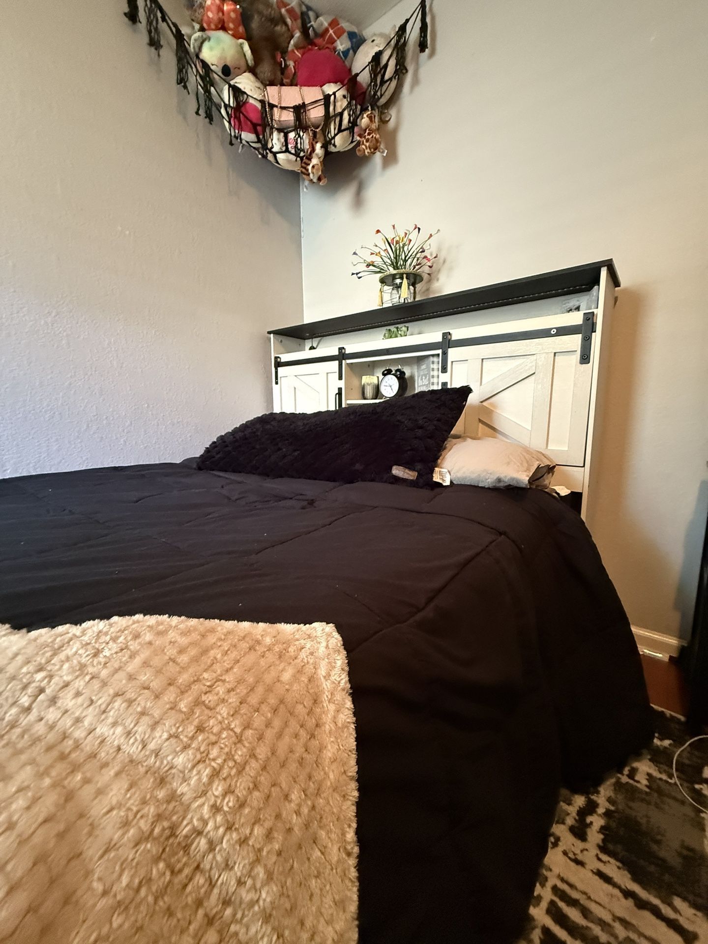 Full Size Bed
