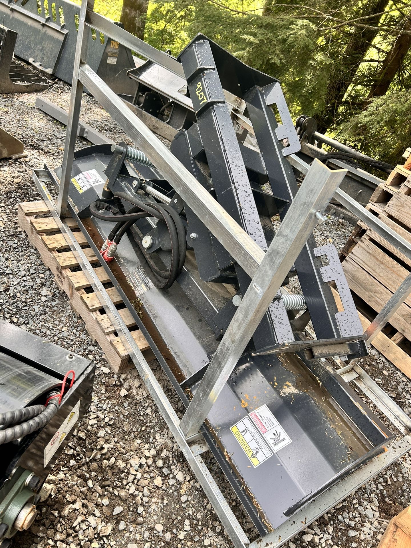 WOLVERINE DB-15-84W 84" SKID STEER HYDRAULIC DOZER BLADE ATTACHMENT (UNUSED)
