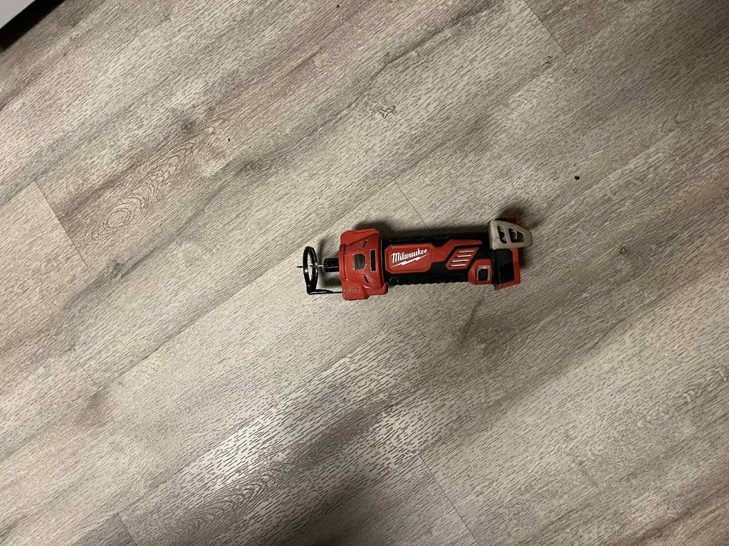 Milwaukee M18 Cut Out Tool $80 Firme Precio