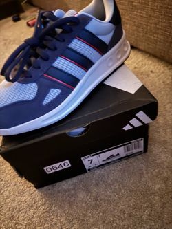 Adidas cloud foam shoe