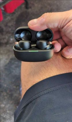 Sony WF-1000XM4 earbuds