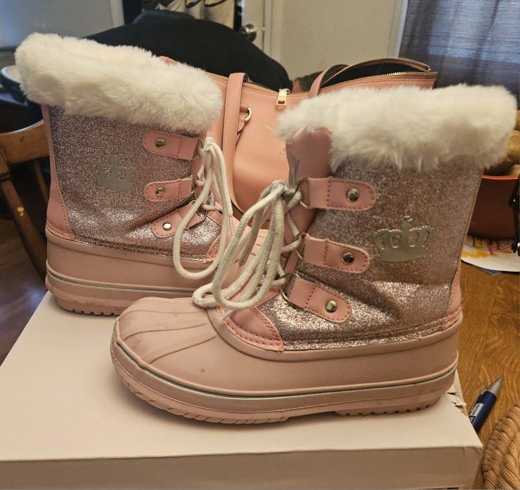 Juicy Couture Pink Glitter
Girl Escalon Snow Boots sz 2