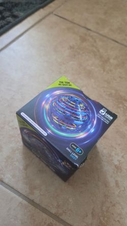 Flying Spinner Ball LED Toy – Like New