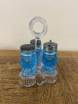 Daisy And Button Holder With Salt, Pepper And Other Bottle