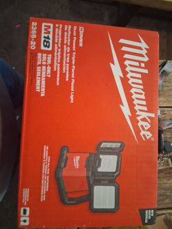 Milwaukee rover m18 light