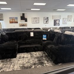 🖤 Black Corduroy Sectional w/ Pullout Sleeper & Storage – $1799!